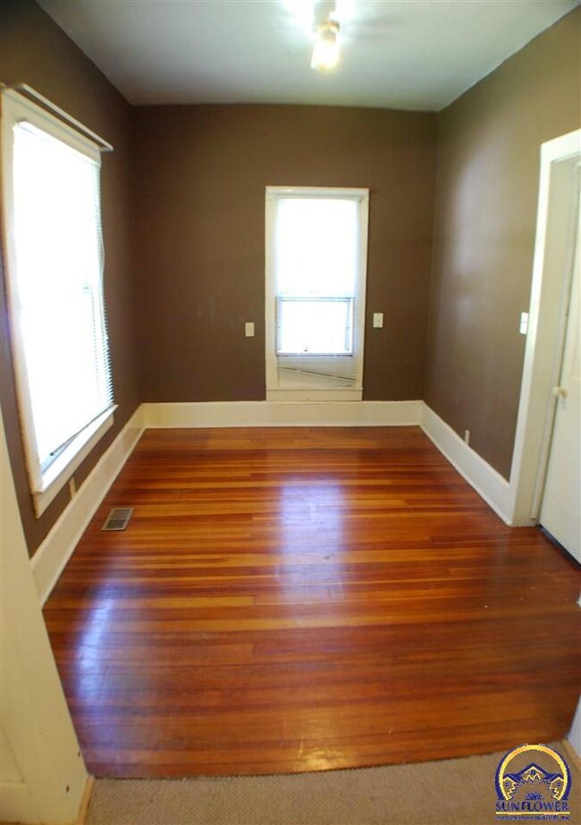 815 Delaware St, Oskaloosa, KS 66066 - photo 4