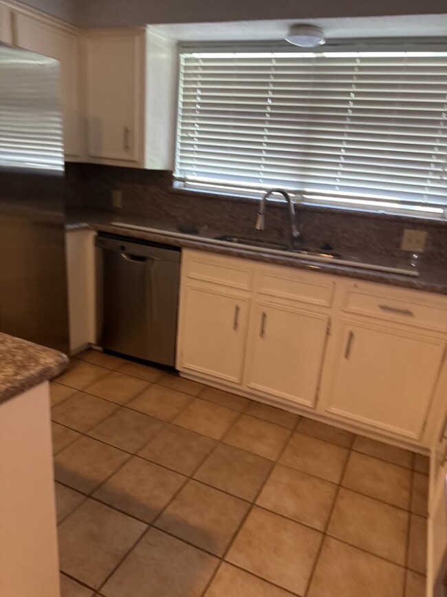 118 E Thornton Rd, Houston, TX 77022 - photo 4