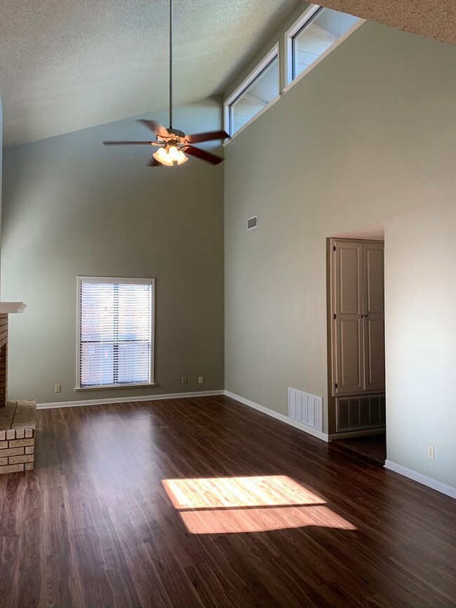 405 Summit Cir, Fredericksburg, TX 78624 - photo 3