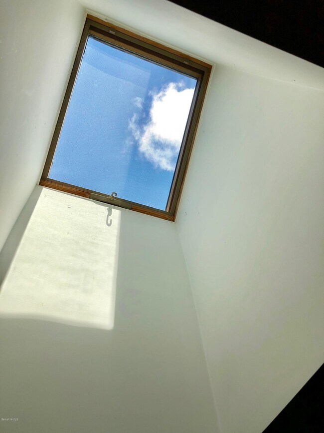 578 W Housatonic St, Pittsfield, MA 01201 - photo 6