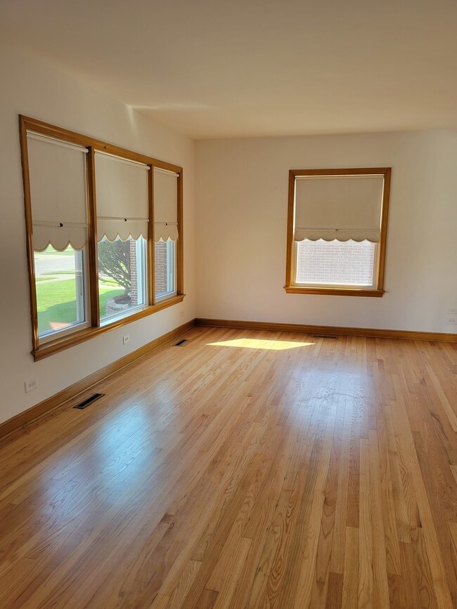 10329 Pelham St, Westchester, IL 60154 - photo 6