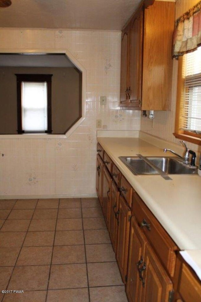 249 Vine St, Honesdale, PA 18431 - photo 4