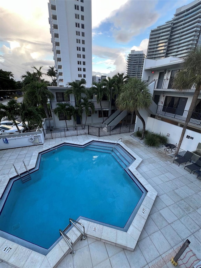 2100 NE 33rd Ave unit 2/2 A, Fort Lauderdale, FL 33305 - photo 3