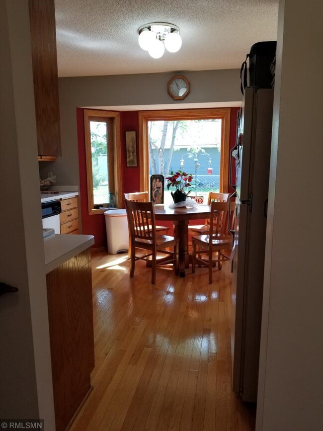 Eat - in kitchen with bay window