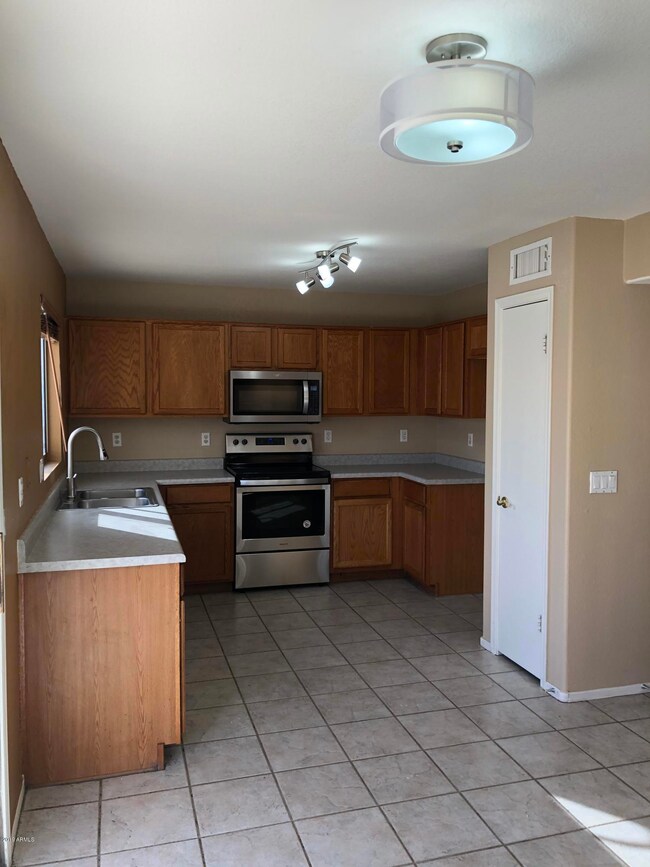 10575 kitche and dining