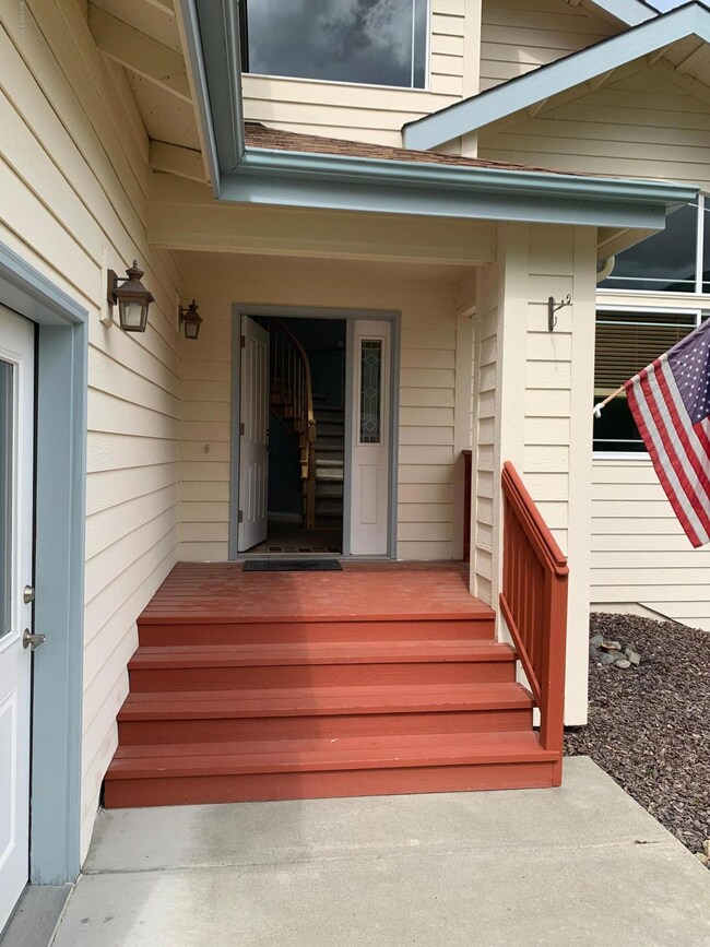 8508 Lassen Front Entry