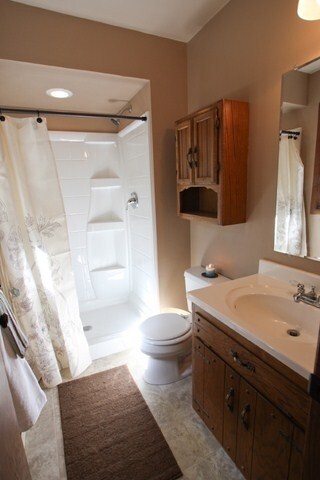 2489 Thatcher Ln, Mc Farland, WI 53558 - photo 4