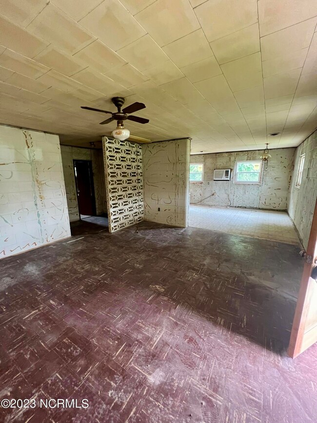 08ECBBD3-5A01-4259-B576-B967110B643F_1_2