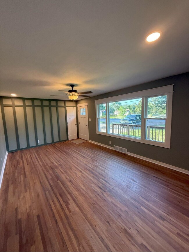 1114 W 17th Ave, Hutchinson, KS 67501 - photo 3