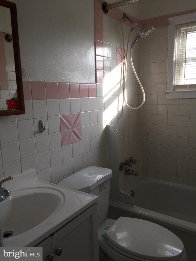 1027 Middlesex Rd, Essex, MD 21221 - photo 5