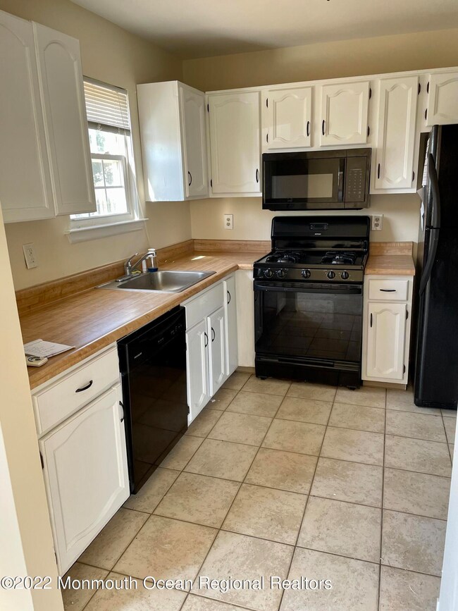 552 Constable Place, Toms River, NJ 08753 - photo 2