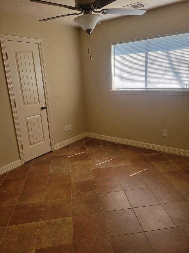 5619 W Ridgecreek Dr, Houston, TX 77053 - photo 7