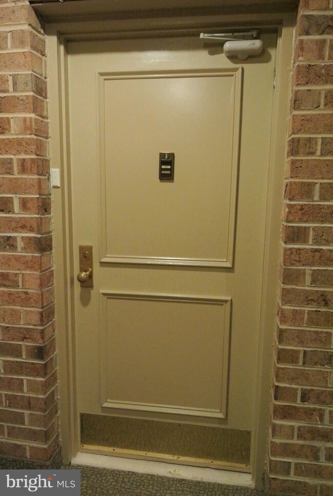 11323 Commonwealth Dr unit 3, Rockville, MD 20852 - photo 4