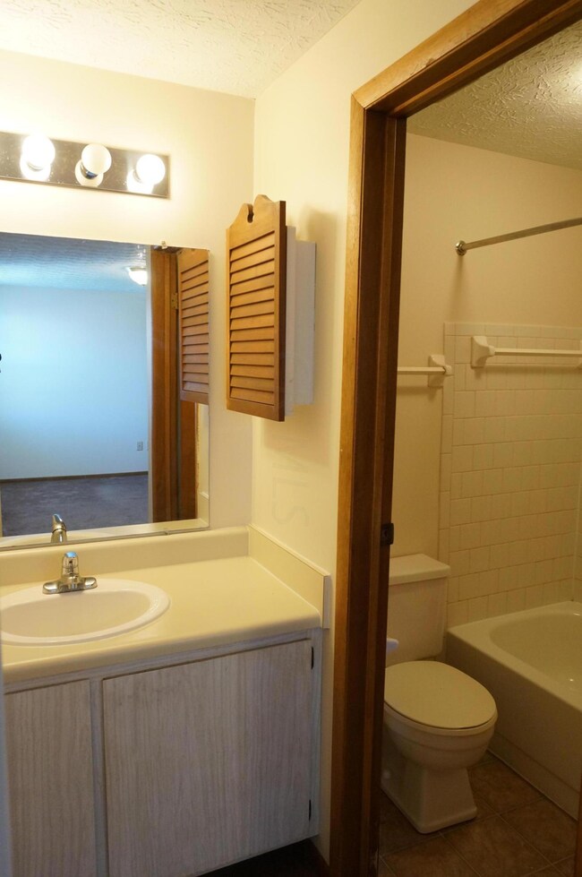 1804 Worthington Run Dr unit C, Columbus, OH 43235 - photo 4