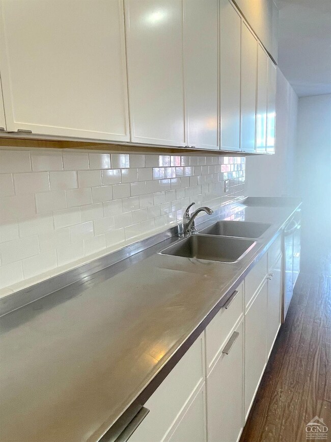 605 Warren St, Hudson, NY 12534 - photo 4