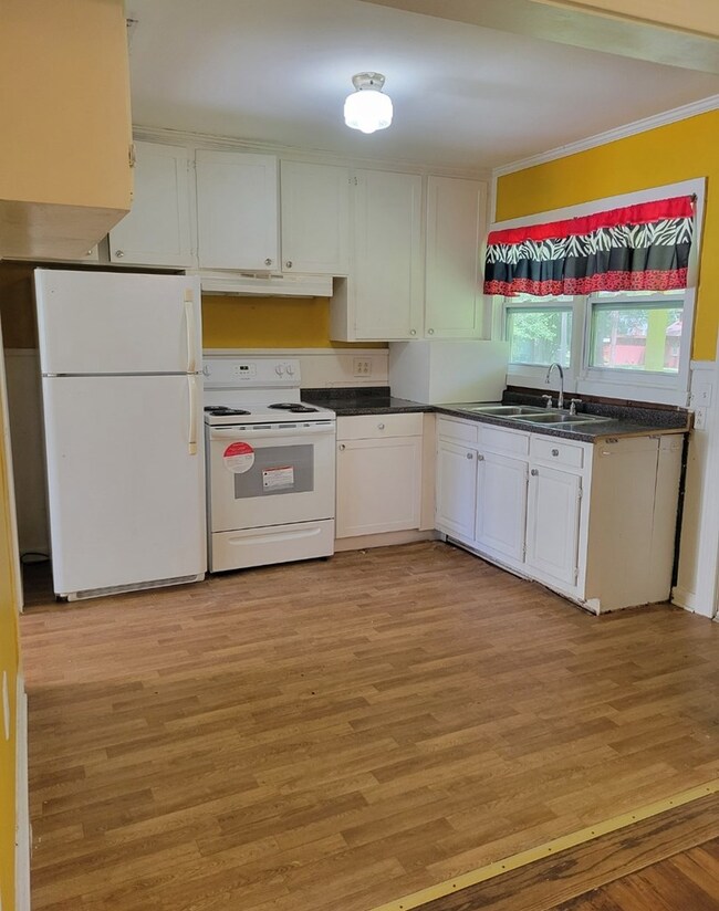 303 Chandler St, Dothan, AL 36301 - photo 3