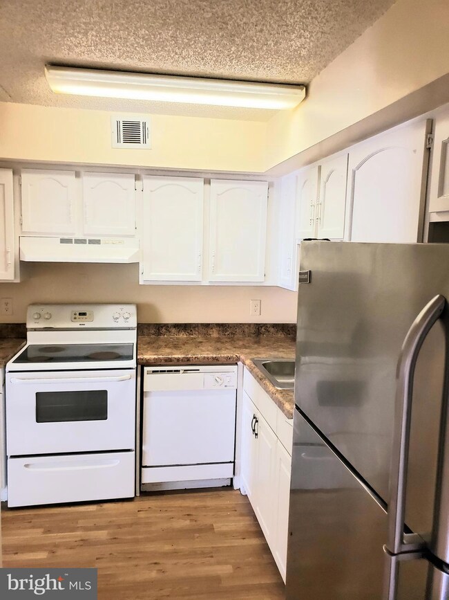 8601C Sacramento Dr unit C, Alexandria, VA 22309 - photo 3