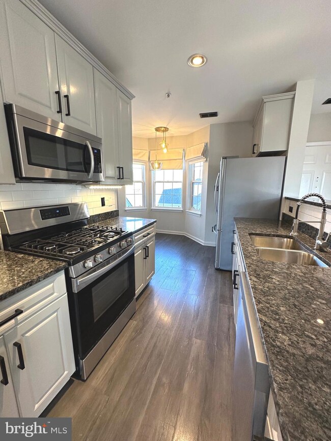 25272 Riffleford Square unit 304, Chantilly, VA 20152 - photo 6