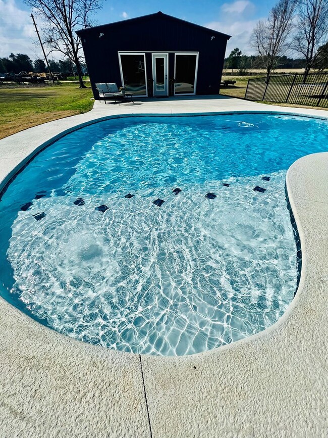 4545 Northpoint Dr, Camilla, GA 31730 - photo 4