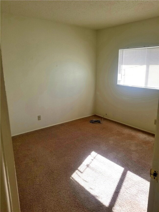 6741 Ivanpah Ave, Twentynine Palms, CA 92277 - photo 6