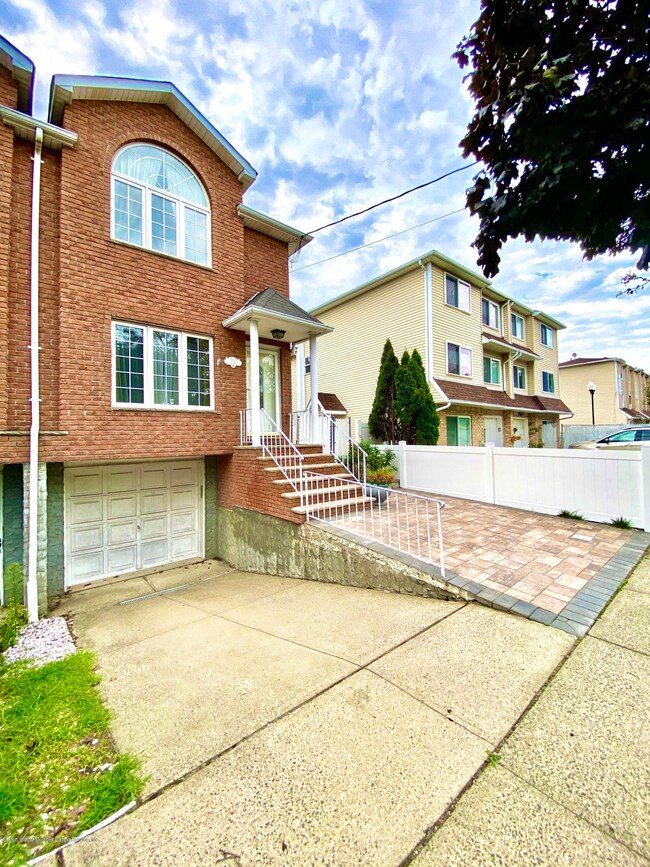 731 Correll Ave, Staten Island, NY 10309 - photo 4