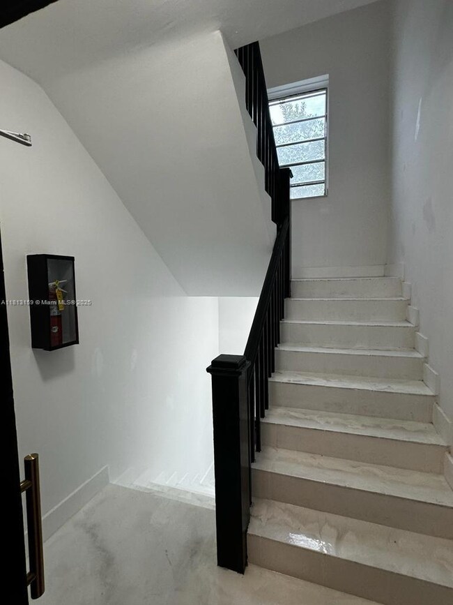 444 Ponce de Leon Blvd unit 6, Coral Gables, FL 33134 - photo 6