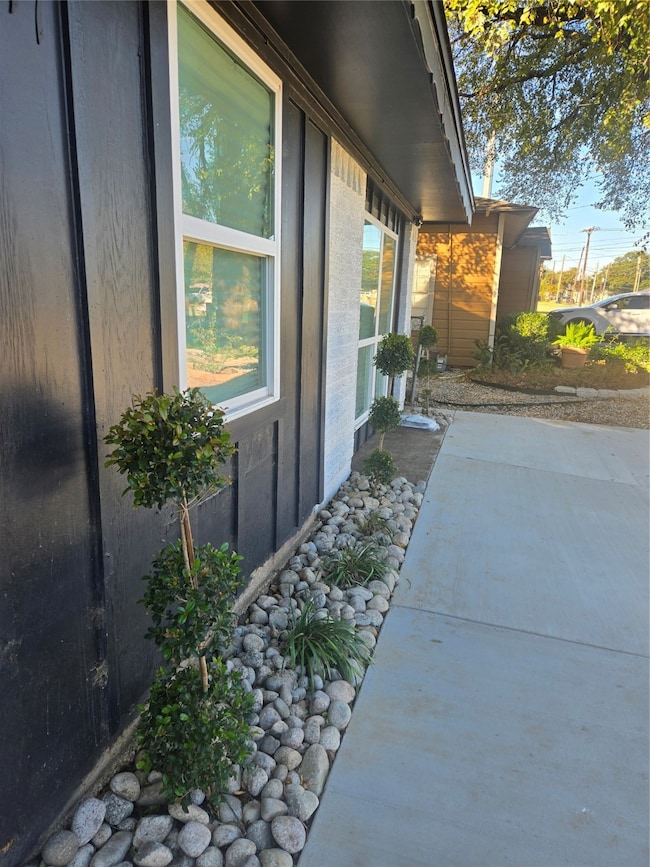 2117 Beaumont St, Grand Prairie, TX 75051 - photo 5