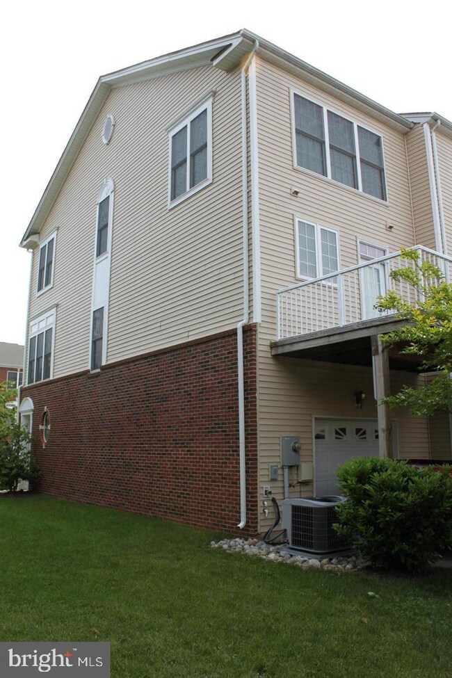 42591 Pine Forest Dr, Chantilly, VA 20152 - photo 2