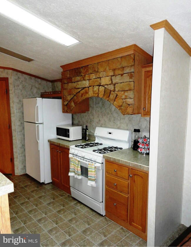 92 Berts Dr, Lothian, MD 20711 - photo 4