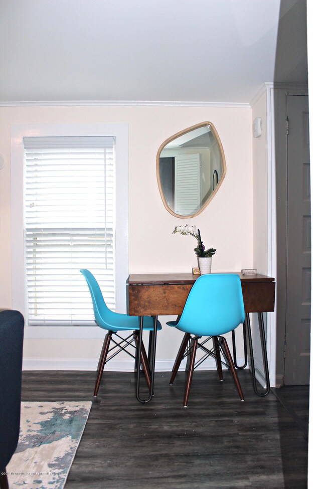 Dining/Work Space