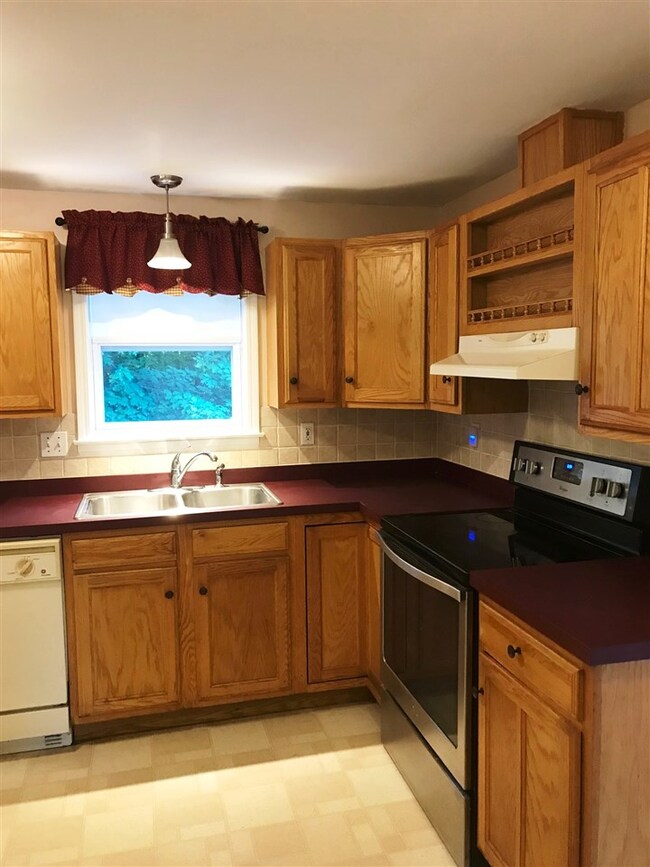 54 Winter St, Lebanon, NH 03766 - photo 4