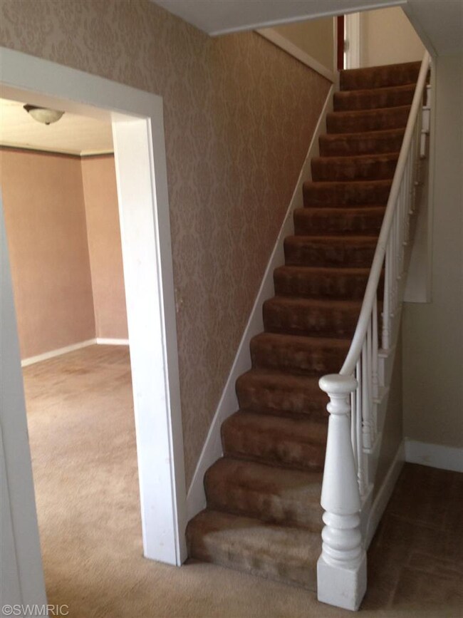 302 S Mulberry St, Marshall, MI 49068 - photo 4