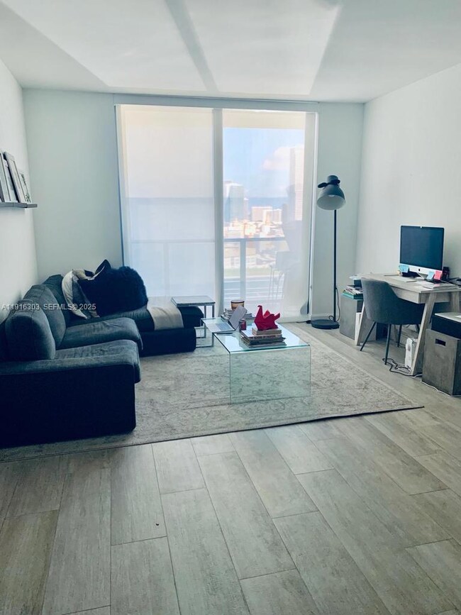 55 SW 9th St unit 2610, Miami, FL 33130 - photo 5