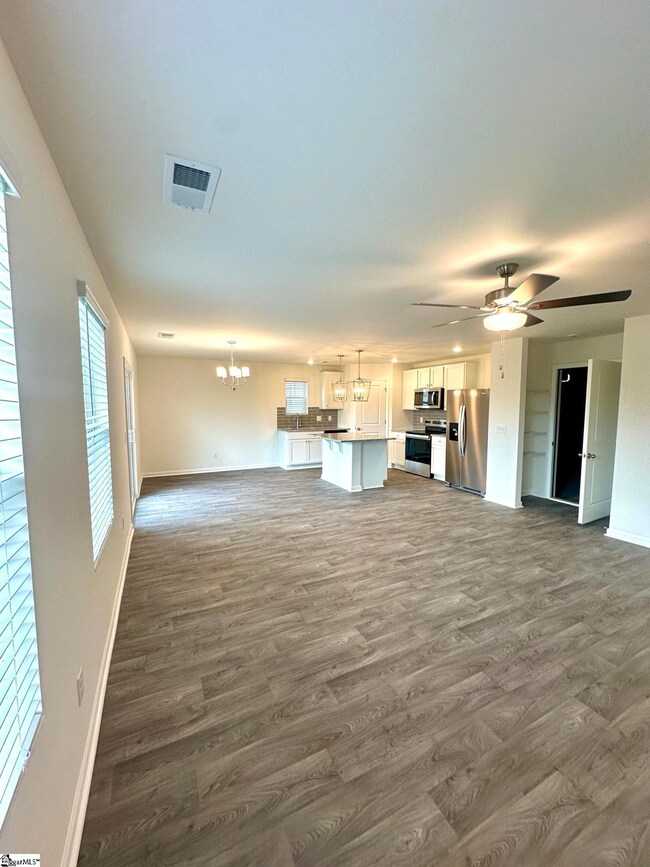 6039 Willutuck Dr, Boiling Springs, SC 29316 - photo 2