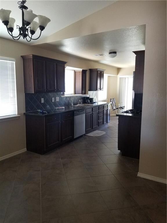 14320 Desert Sky Dr, Horizon City, TX 79928 - photo 6