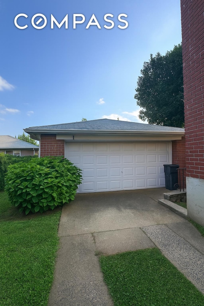 424 Cromwell Ave, Staten Island, NY 10305 - photo 2