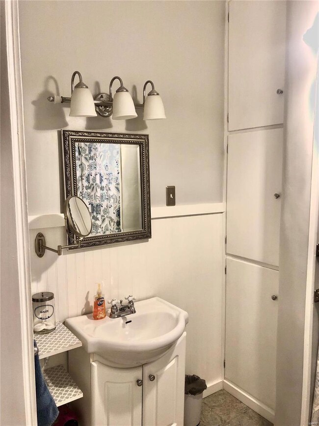 2101 Herbert St, Murphysboro, IL 62966 - photo 5