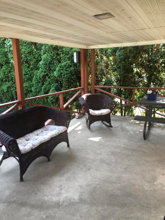 406 3rd St, Taylor, PA 18517 - photo 6