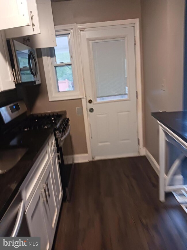 1002 Stamford Rd, Baltimore, MD 21229 - photo 5