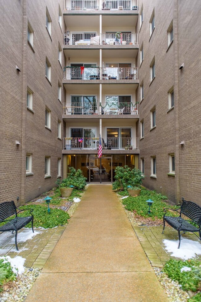 411 Ashland Ave unit 5C, River Forest, IL 60305 - photo 2