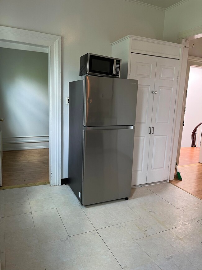 32 Manhattan Ave unit 2, Jersey City, NJ 07307 - photo 4