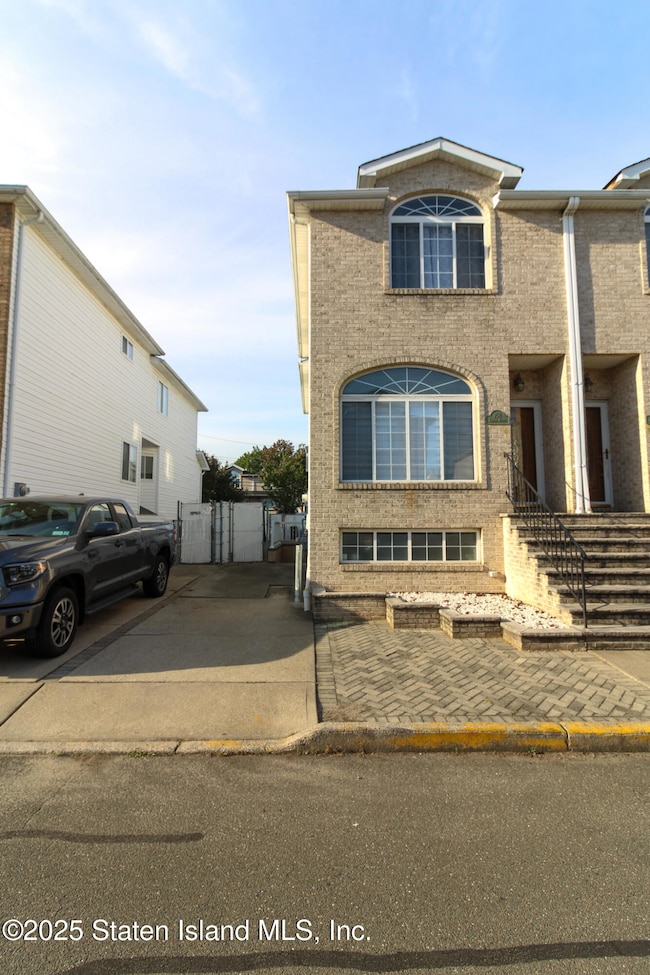 158 Camden Ave, Staten Island, NY 10309 - photo 2