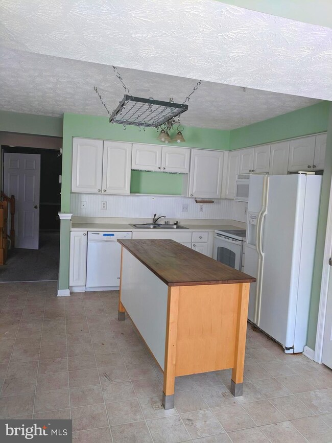 9813 Bayline Cir, Owings Mills, MD 21117 - photo 7