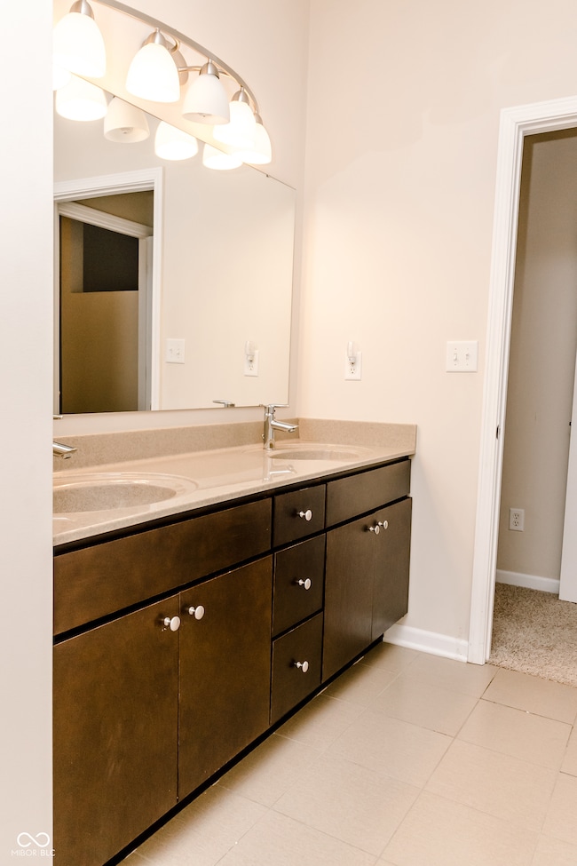 1597 Lacebark Dr unit B, Greenwood, IN 46143 - photo 4