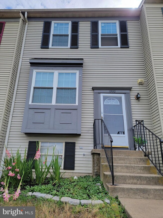 1952 Winslow Ct, Woodbridge, VA 22191 - photo 2