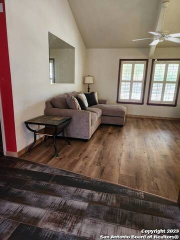 112 W Nimitz St, Fredericksburg, TX 78624 - photo 6