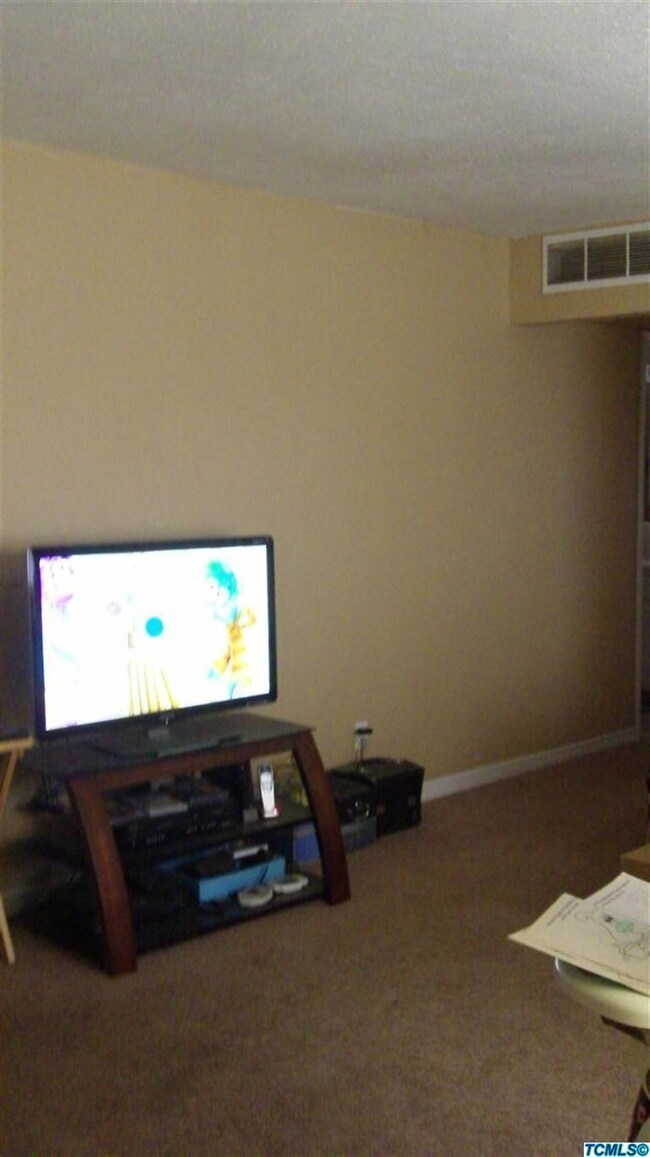 21083 Iris Ave, Porterville, CA 93257 - photo 7