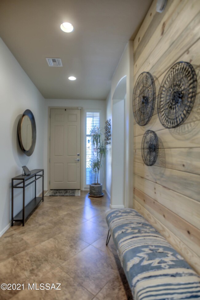 Entry w/designer accent