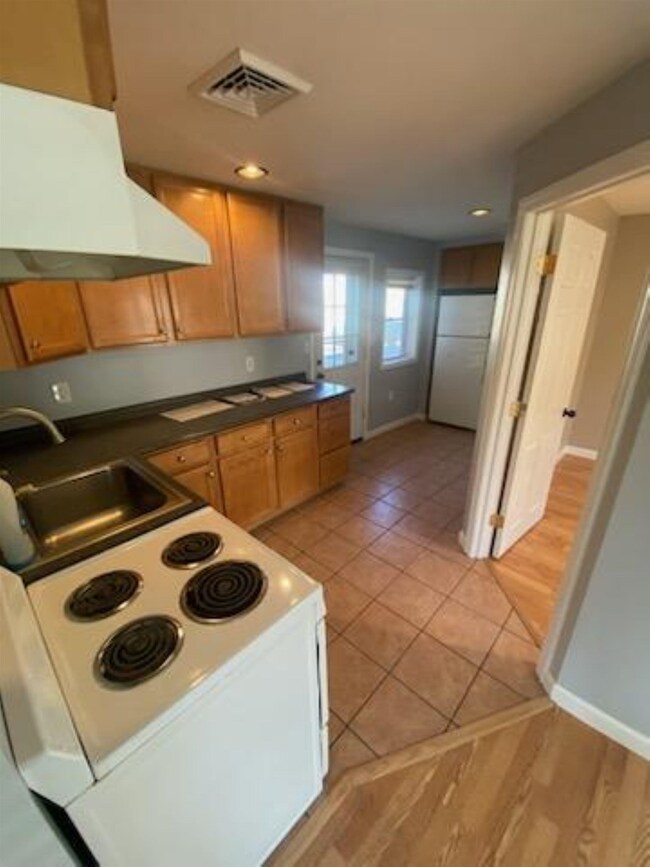 6 Terrace St unit 1st Floor, Nashua, NH 03064 - photo 7