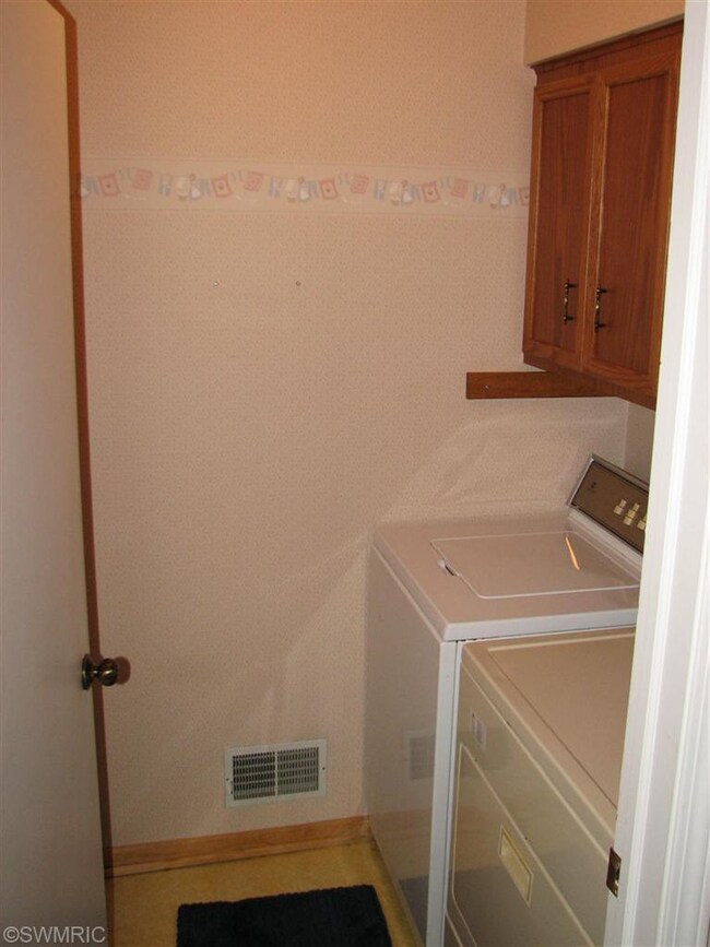 2096 Cranbrook Dr NE unit 52, Grand Rapids, MI 49505 - photo 6